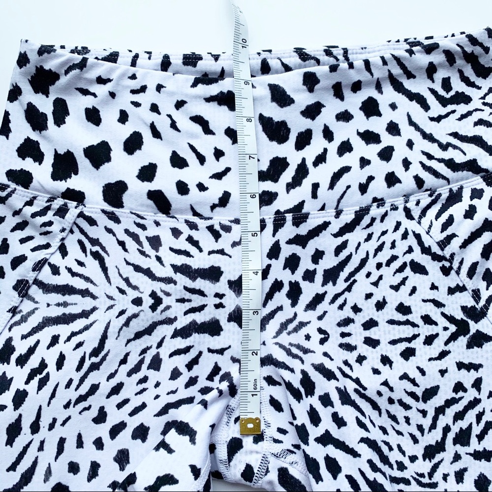 Betsey Johnson White Leopard Print Capri Leggings - Picture 9 of 12